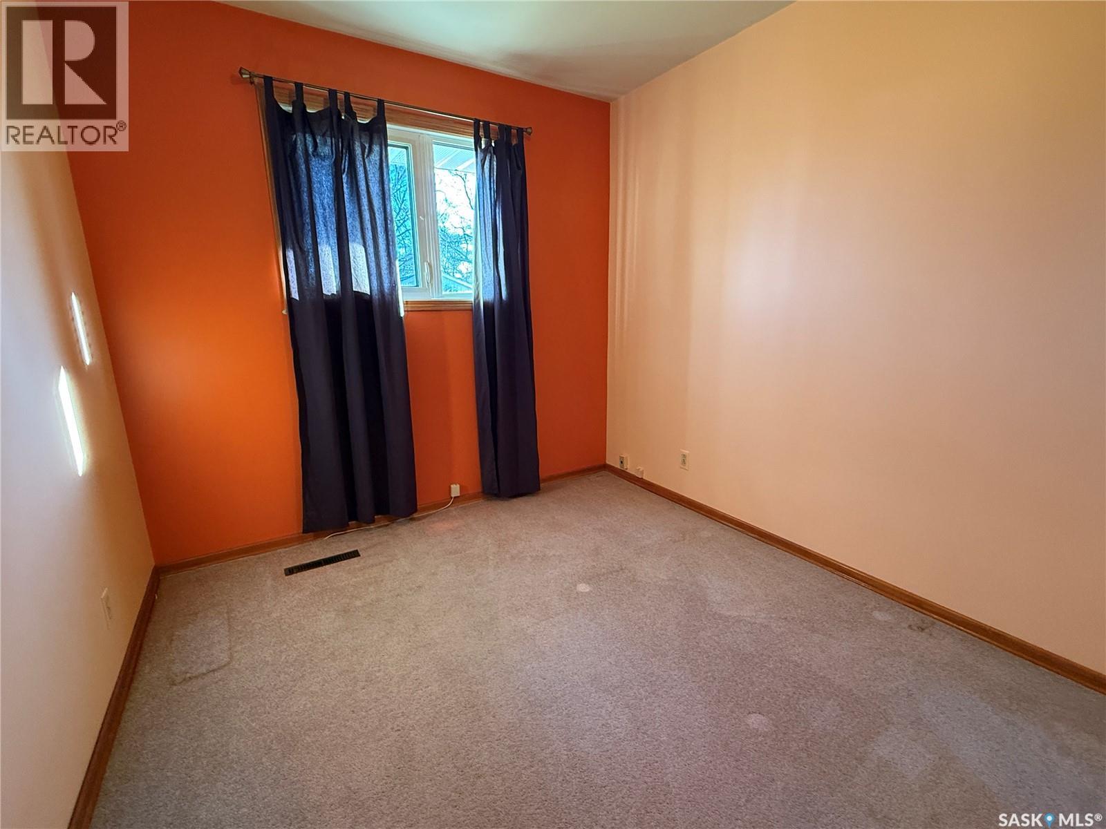 127 Ash Drive, Weyburn, Saskatchewan  S4H 0S3 - Photo 11 - SK024635