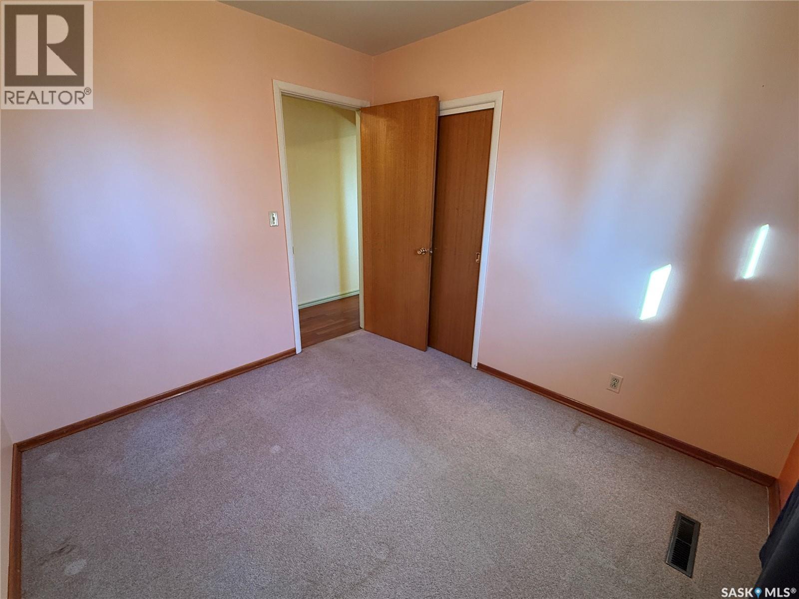 127 Ash Drive, Weyburn, Saskatchewan  S4H 0S3 - Photo 12 - SK024635