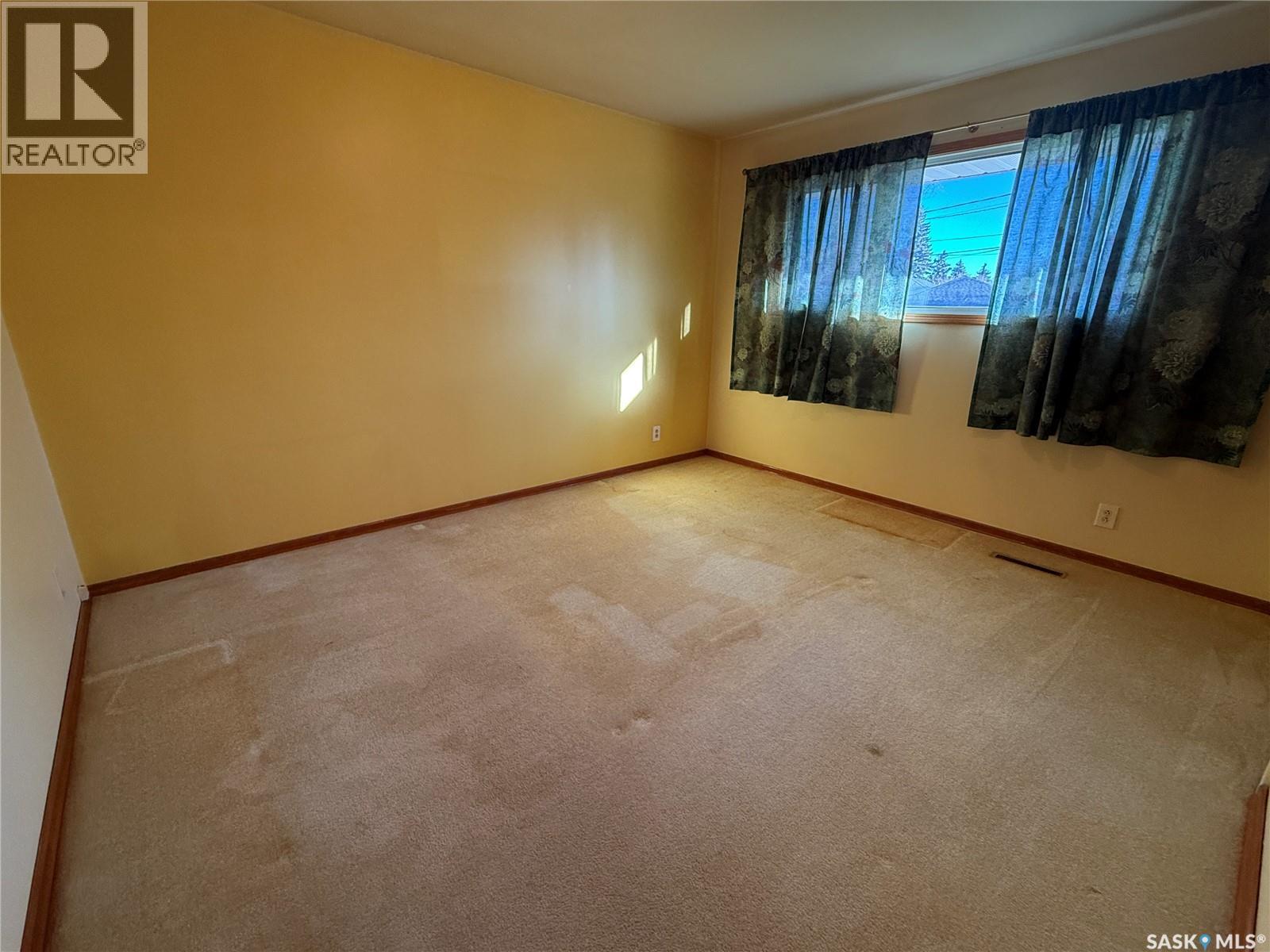 127 Ash Drive, Weyburn, Saskatchewan  S4H 0S3 - Photo 13 - SK024635