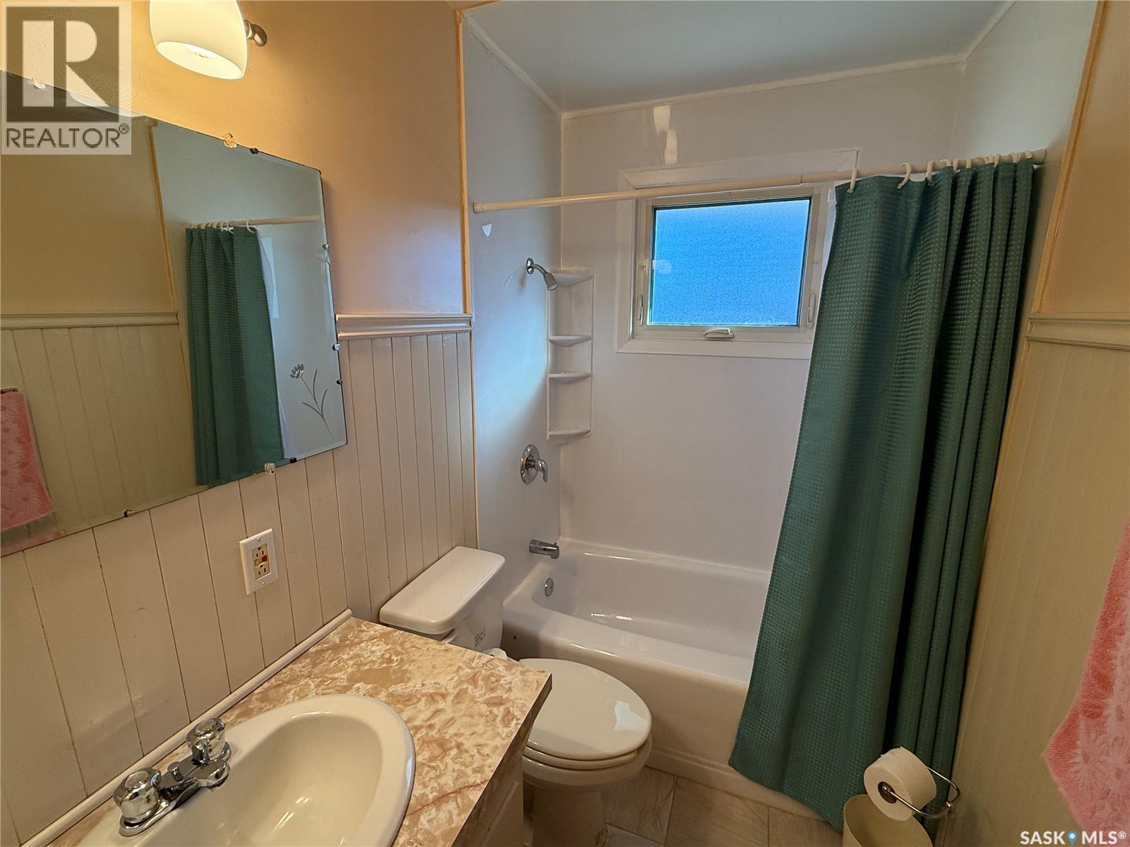 127 Ash Drive, Weyburn, Saskatchewan  S4H 0S3 - Photo 15 - SK024635