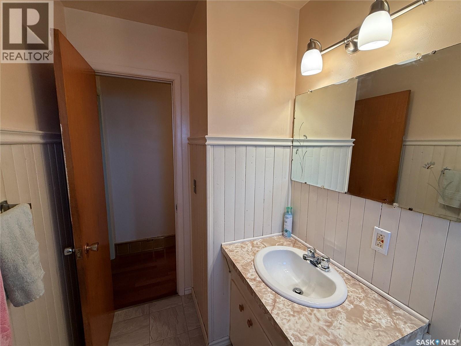 127 Ash Drive, Weyburn, Saskatchewan  S4H 0S3 - Photo 16 - SK024635