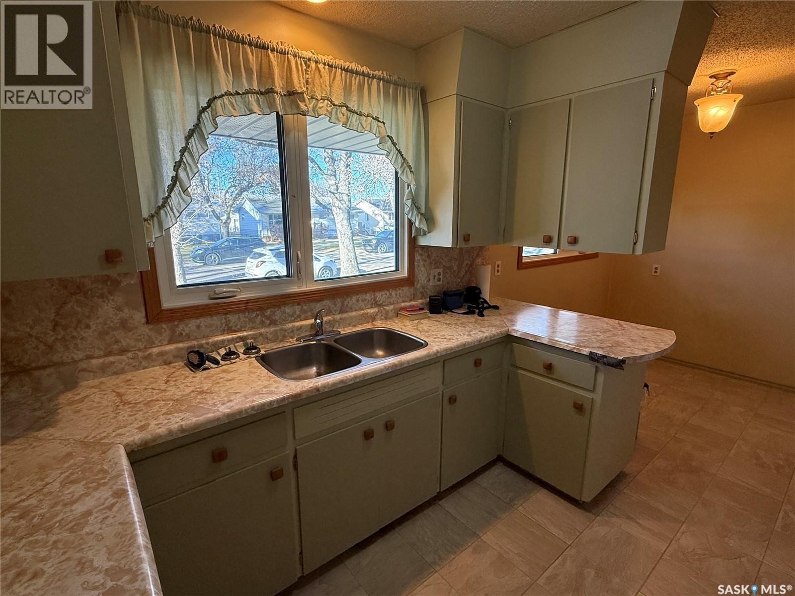 127 Ash Drive, Weyburn, Saskatchewan  S4H 0S3 - Photo 3 - SK024635