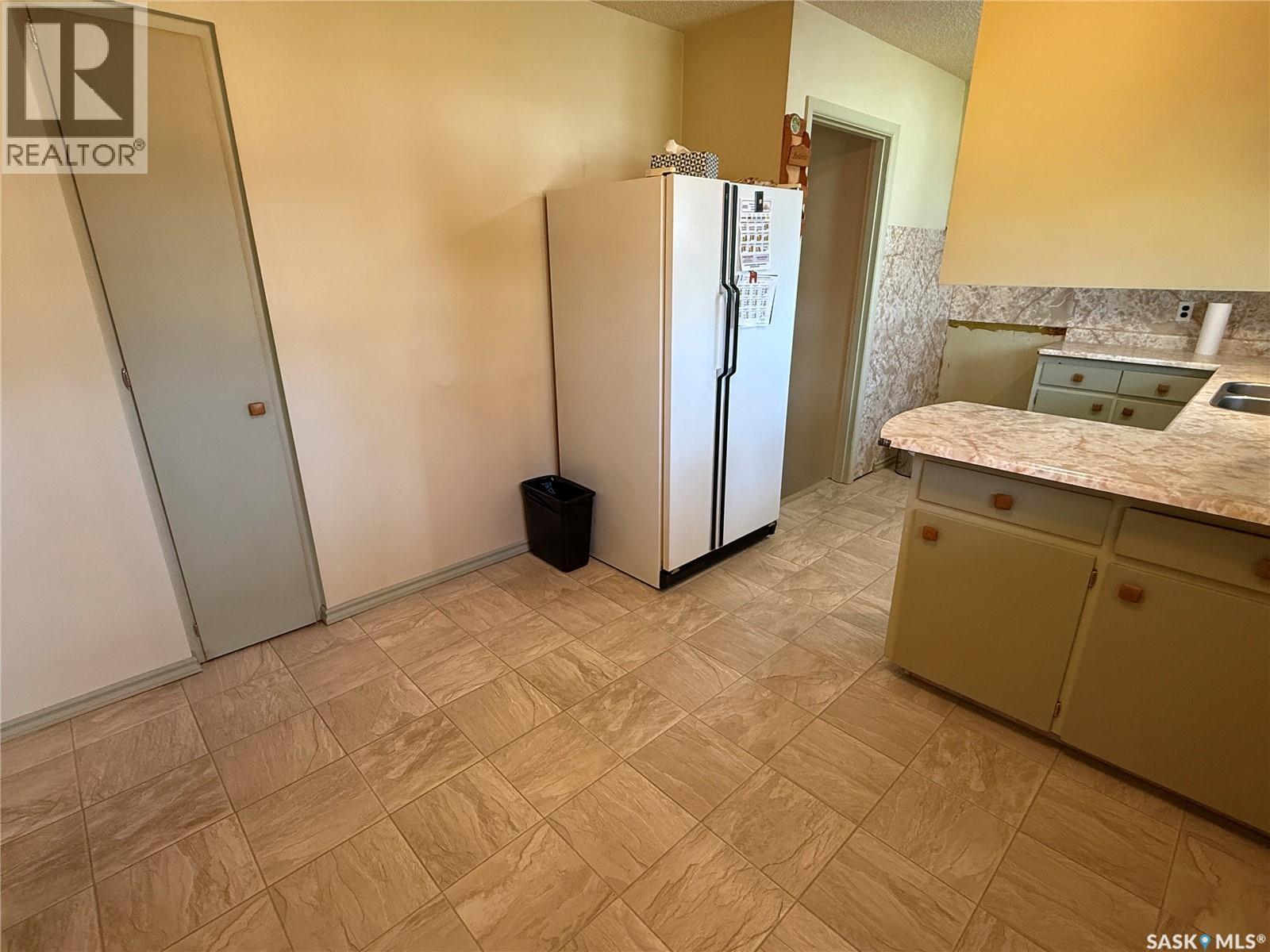 127 Ash Drive, Weyburn, Saskatchewan  S4H 0S3 - Photo 5 - SK024635