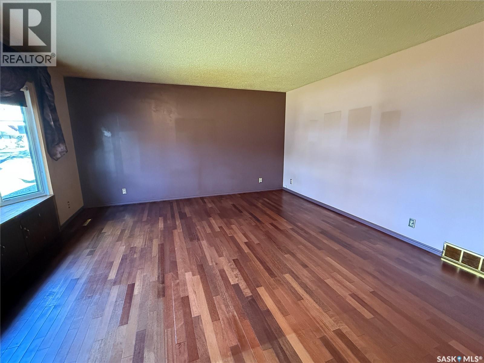 127 Ash Drive, Weyburn, Saskatchewan  S4H 0S3 - Photo 6 - SK024635