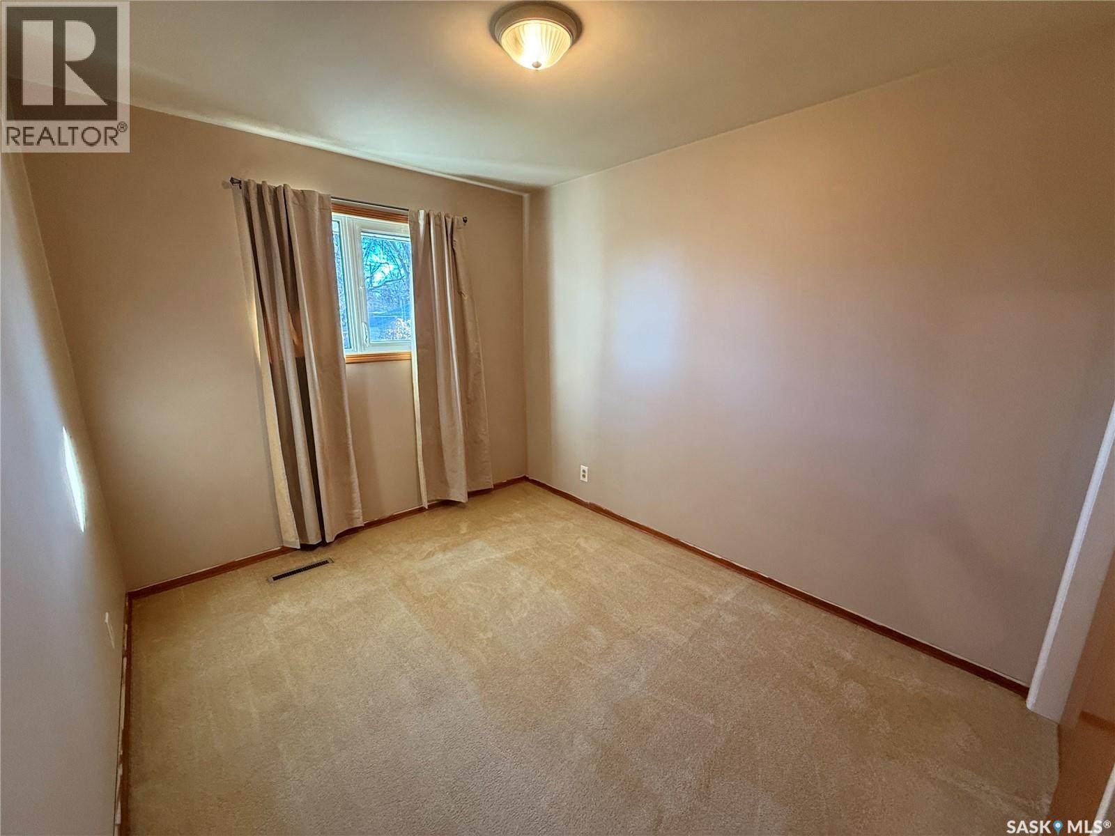 127 Ash Drive, Weyburn, Saskatchewan  S4H 0S3 - Photo 9 - SK024635