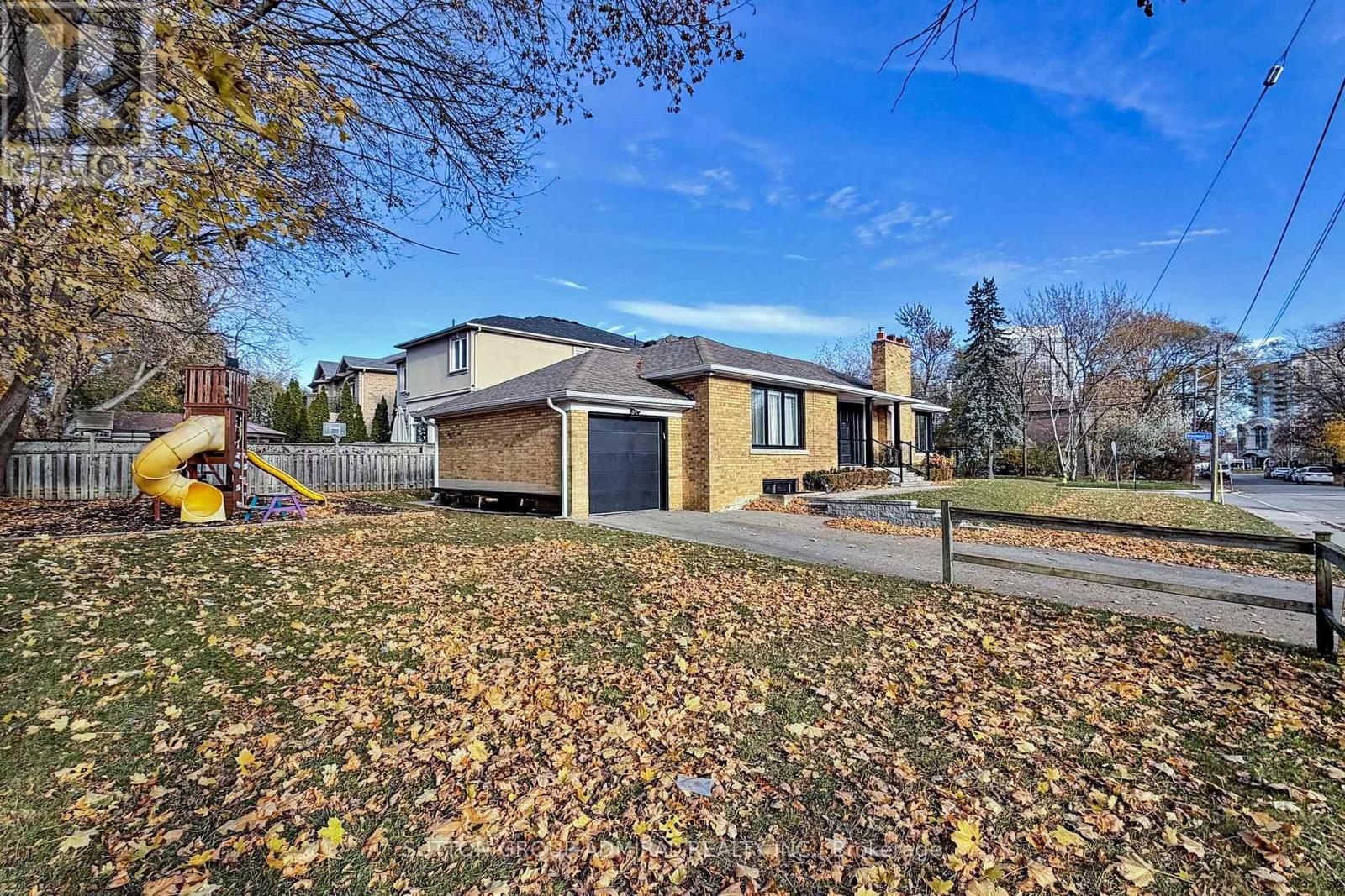 66 BRUCEWOOD CRESCENT, Toronto, Ontario