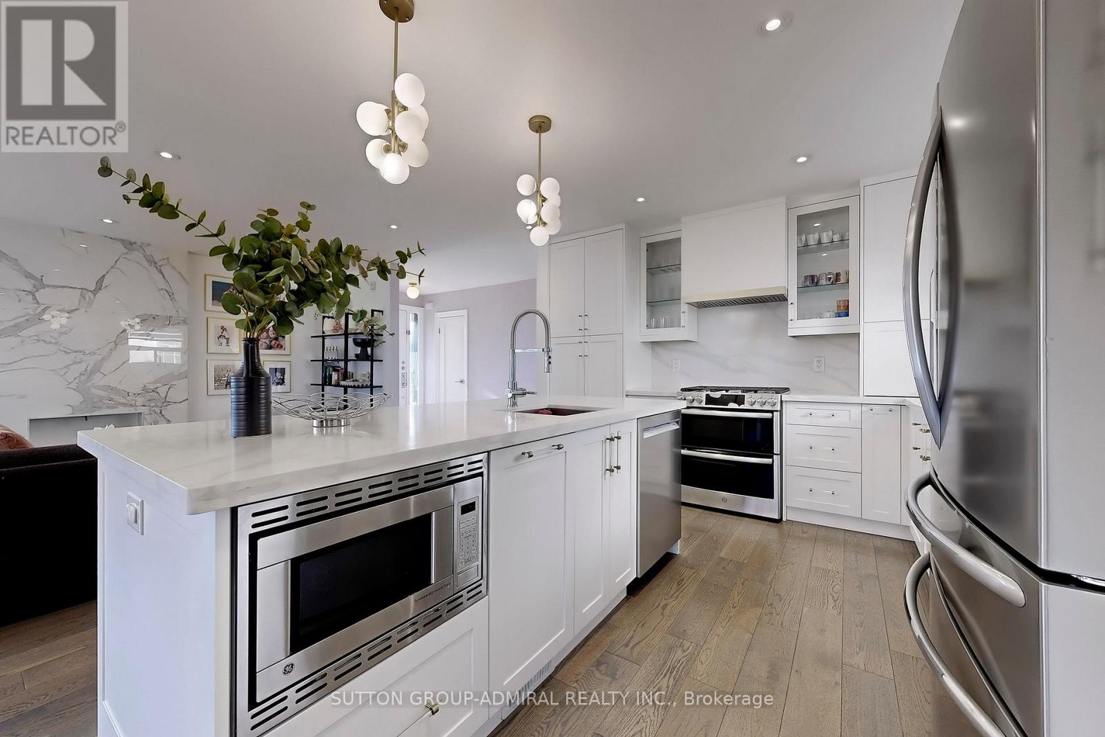 66 Brucewood Crescent, Toronto, Ontario  M6A 2G8 - Photo 10 - C12575966