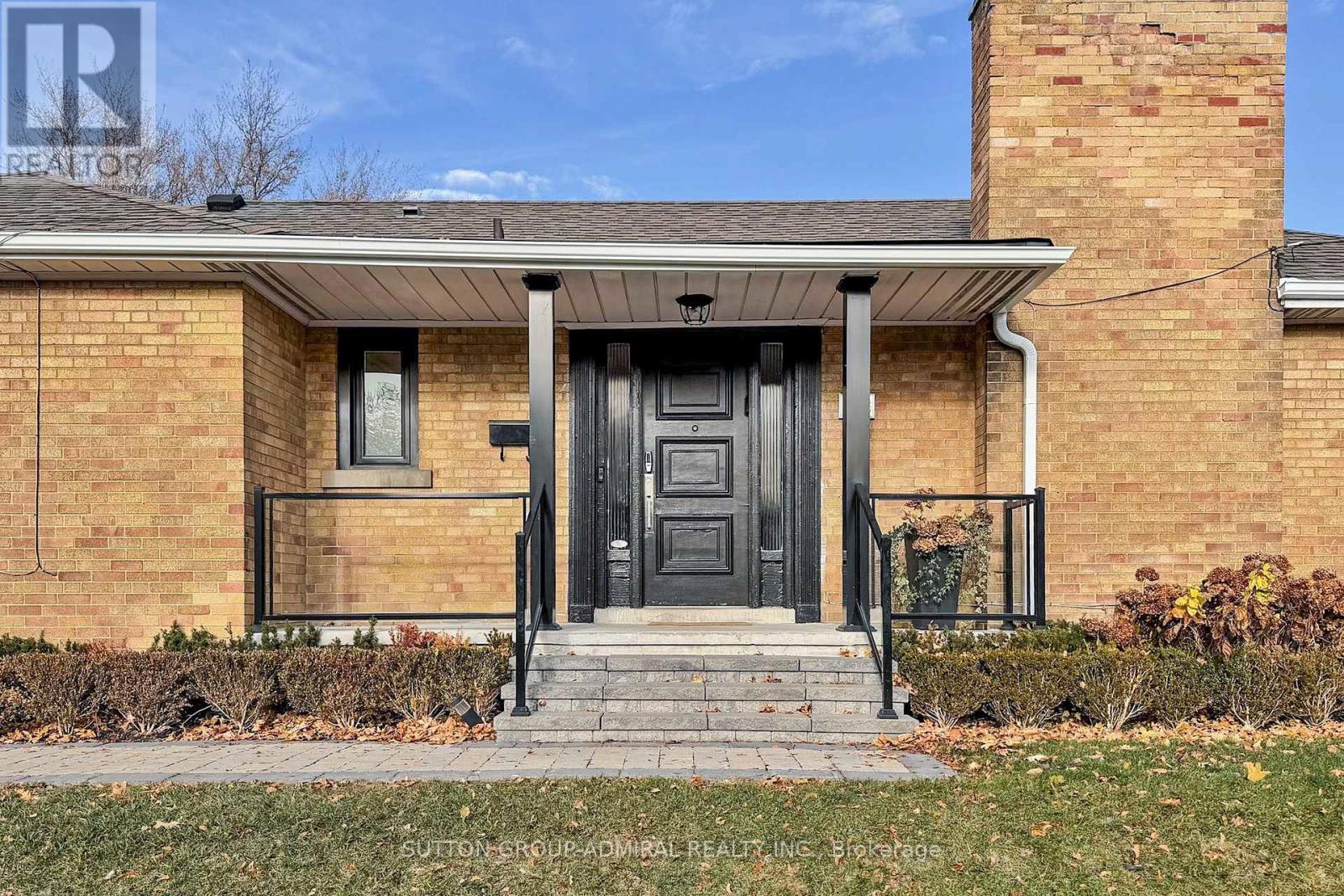 66 Brucewood Crescent, Toronto, Ontario  M6A 2G8 - Photo 3 - C12575966