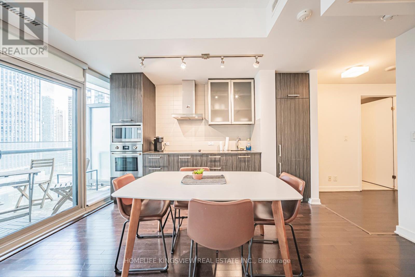 1001 - 12 York Street, Toronto, Ontario  M5J 0A9 - Photo 17 - C12575982