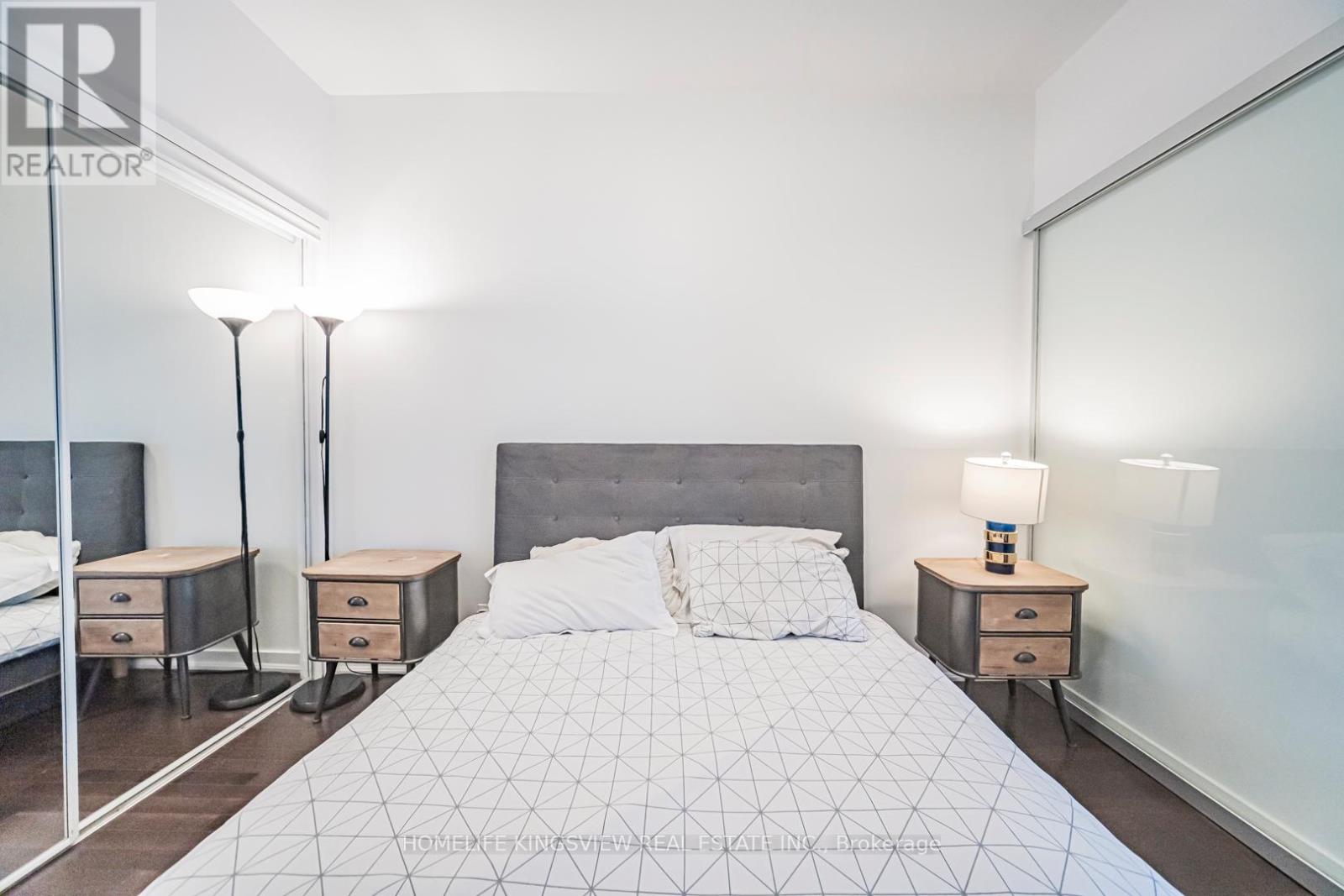 1001 - 12 York Street, Toronto, Ontario  M5J 0A9 - Photo 25 - C12575982