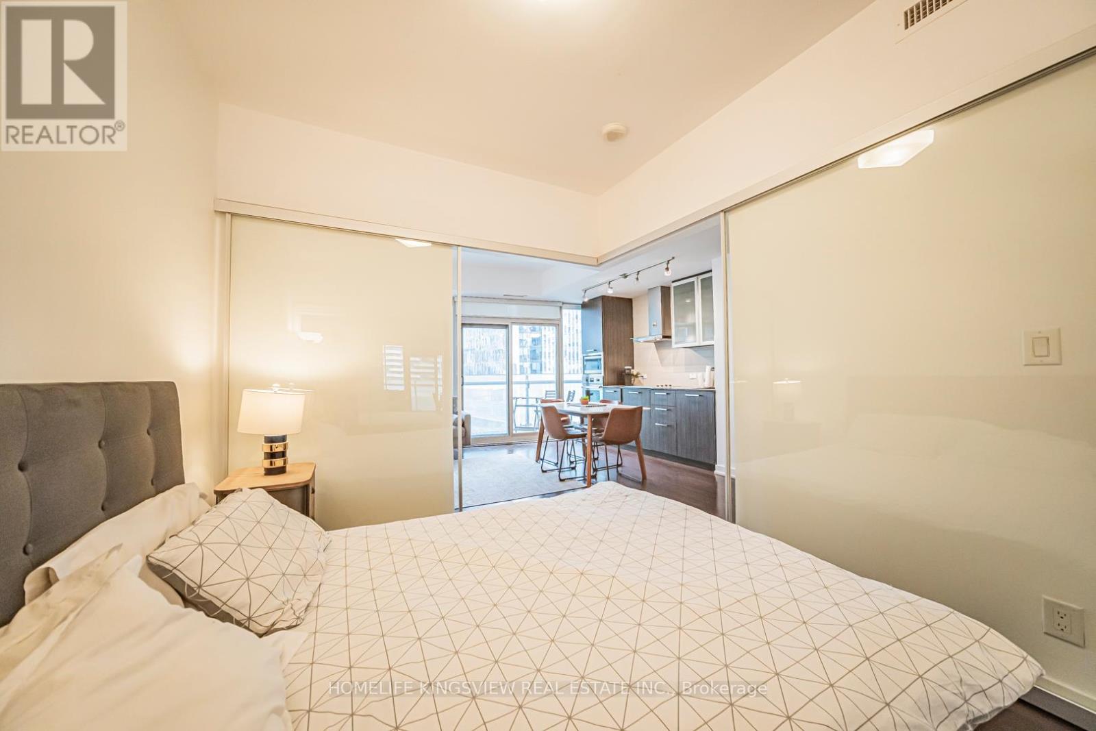 1001 - 12 York Street, Toronto, Ontario  M5J 0A9 - Photo 27 - C12575982