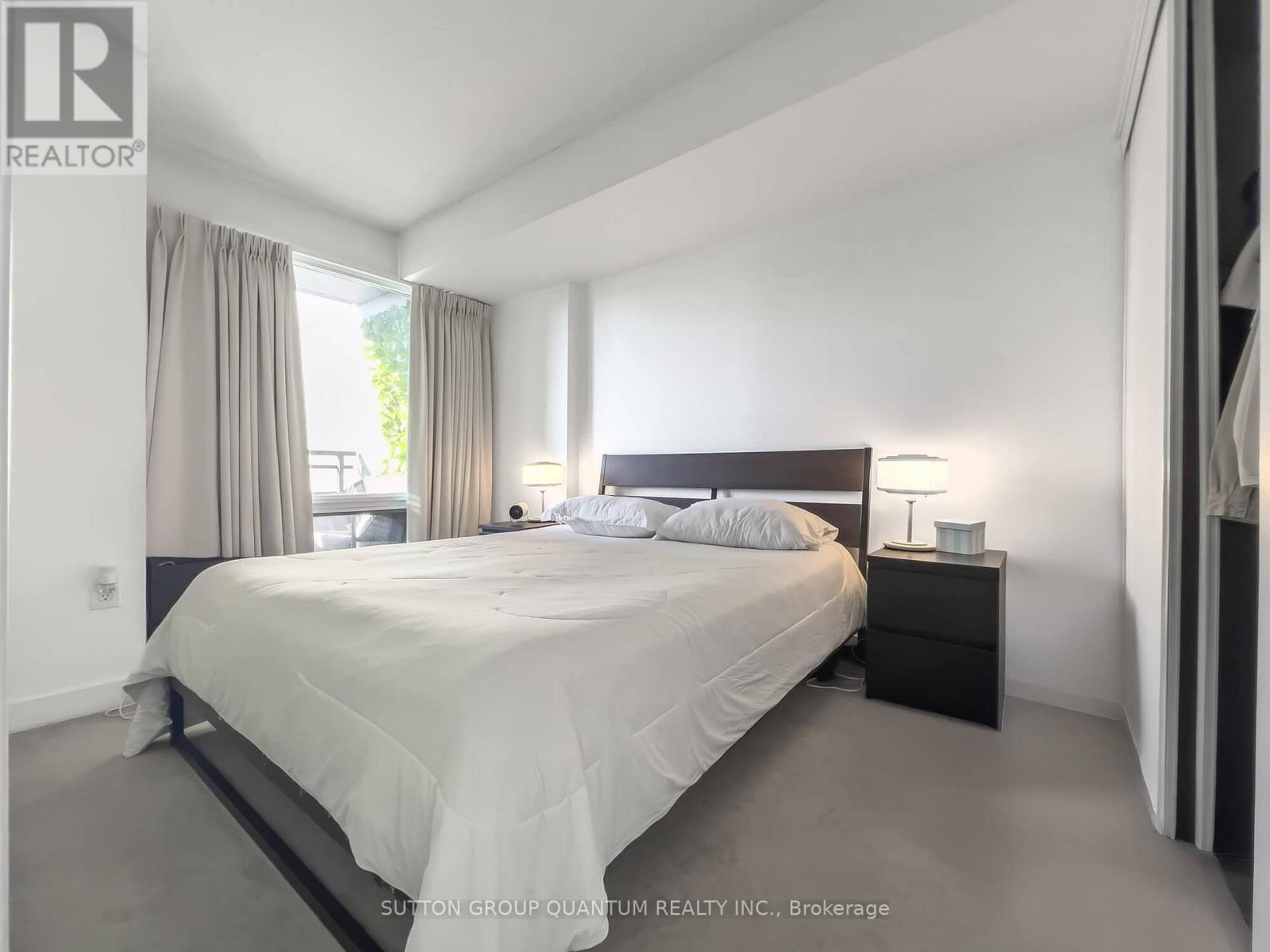 2611 - 25 Telegram Mews, Toronto, Ontario  M5V 3Z1 - Photo 4 - C12575996