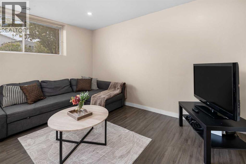 212 Woodbine Boulevard Sw, Calgary, Alberta  T2W 4K5 - Photo 29 - A2255159