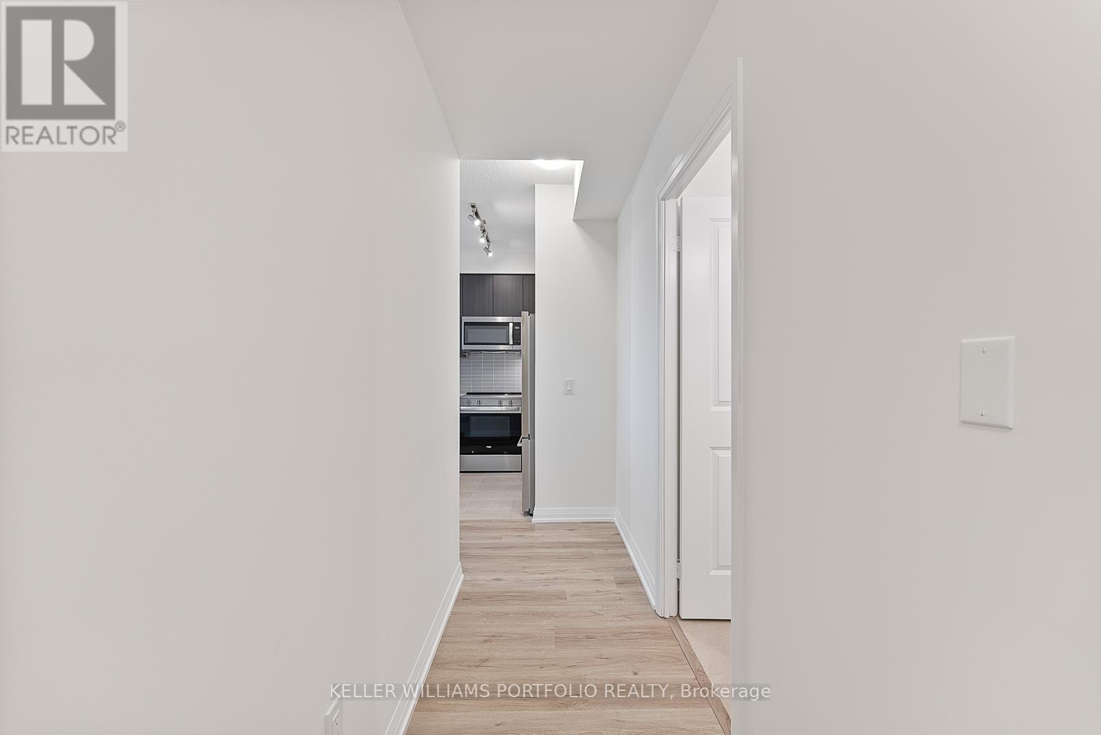 1222 - 3270 Sheppard Avenue E, Toronto, Ontario  M1T 0B3 - Photo 2 - E12575950