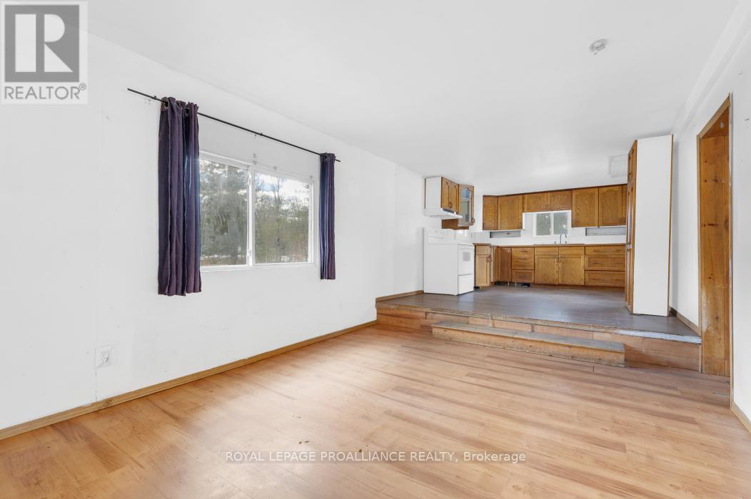 139 Glastonbury Road, Addington Highlands, Ontario  K0H 2G0 - Photo 7 - X12576056