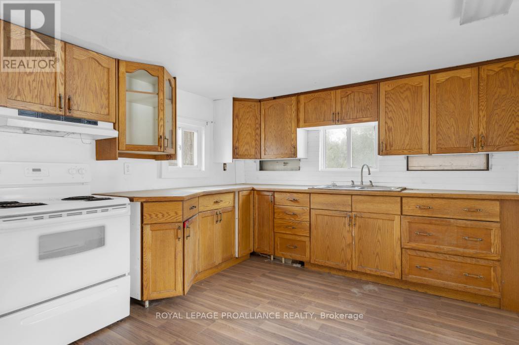 139 Glastonbury Road, Addington Highlands, Ontario  K0H 2G0 - Photo 9 - X12576056