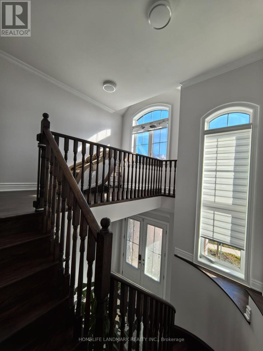 34 Manor Hampton Street, East Gwillimbury, Ontario  L9N 0P9 - Photo 13 - N12576034