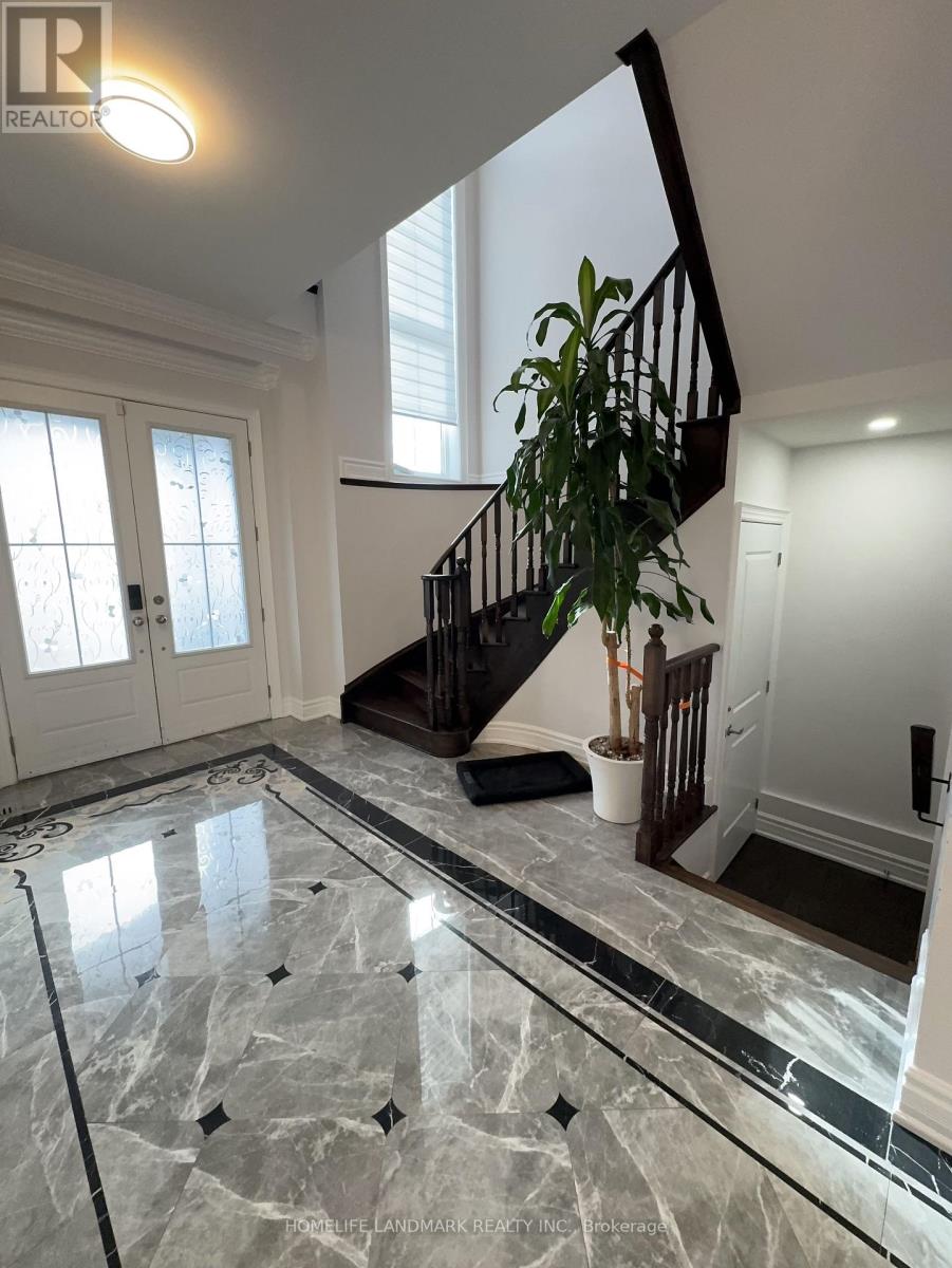 34 Manor Hampton Street, East Gwillimbury, Ontario  L9N 0P9 - Photo 2 - N12576034