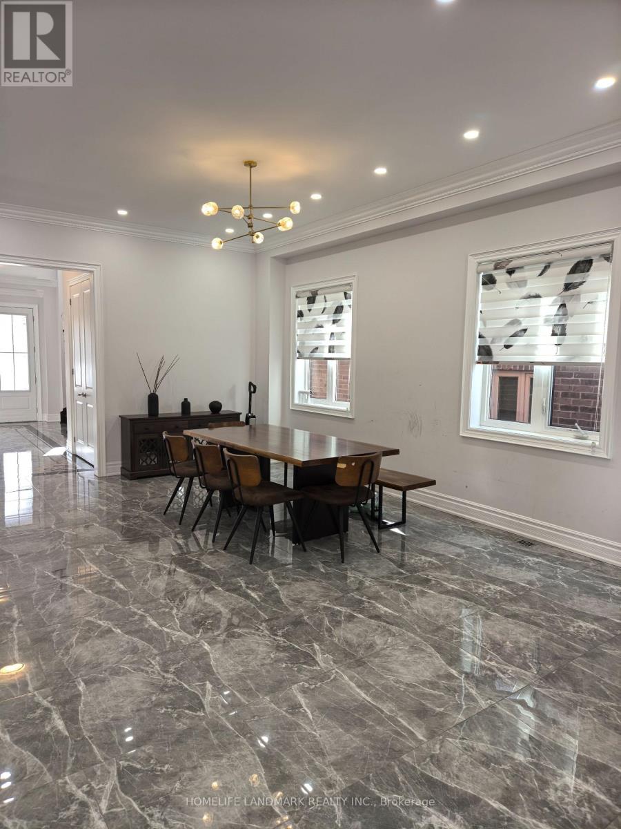 34 Manor Hampton Street, East Gwillimbury, Ontario  L9N 0P9 - Photo 3 - N12576034