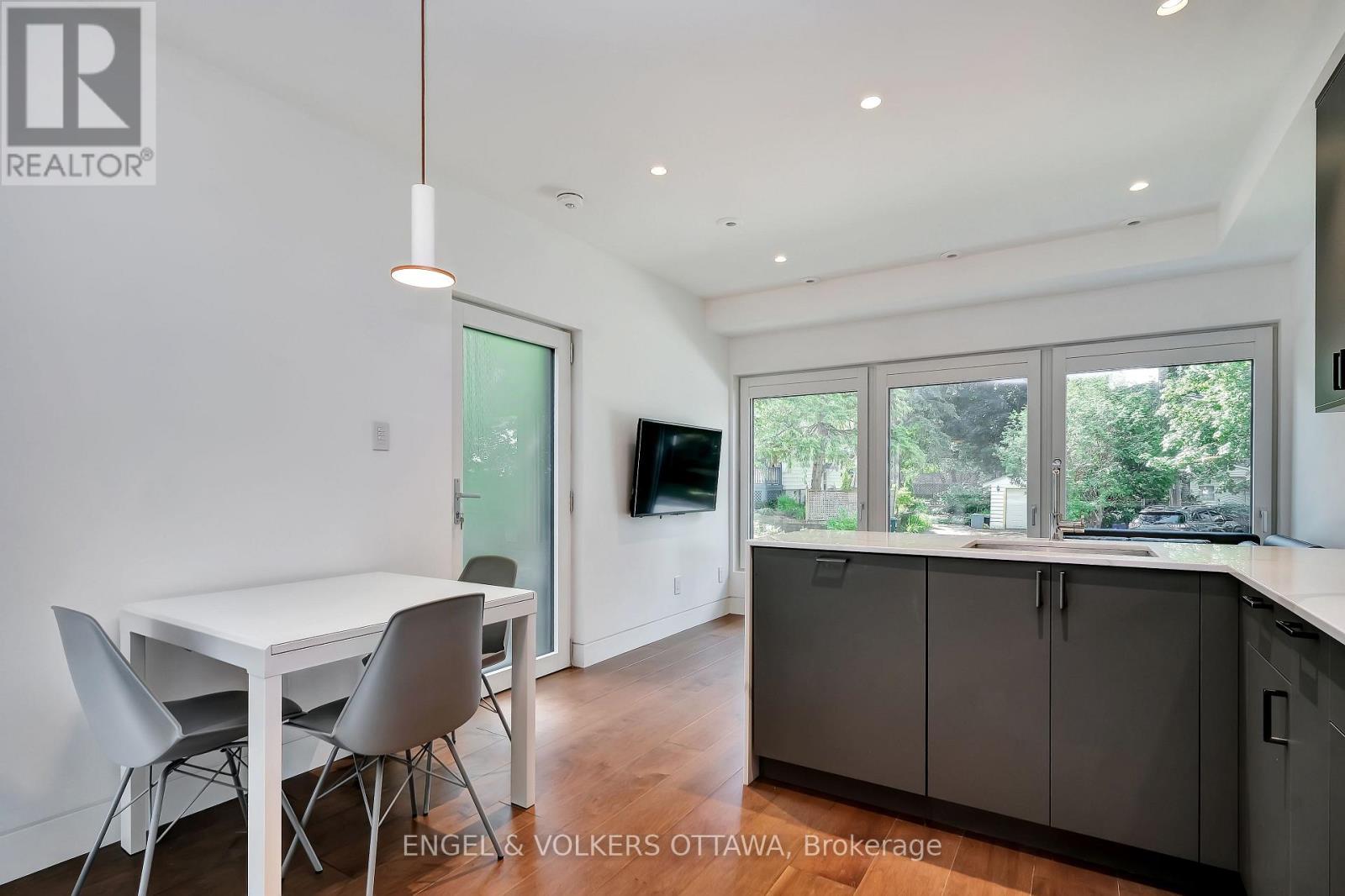 71 Clearview Avenue, Ottawa, Ontario  K1Y 2K7 - Photo 10 - X12576084