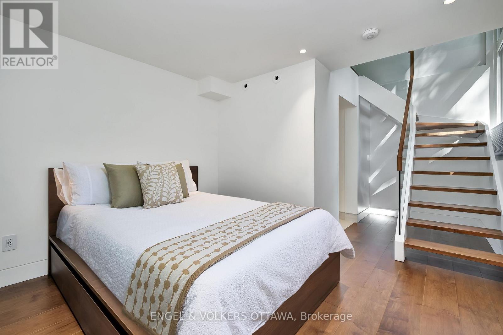 71 Clearview Avenue, Ottawa, Ontario  K1Y 2K7 - Photo 14 - X12576084