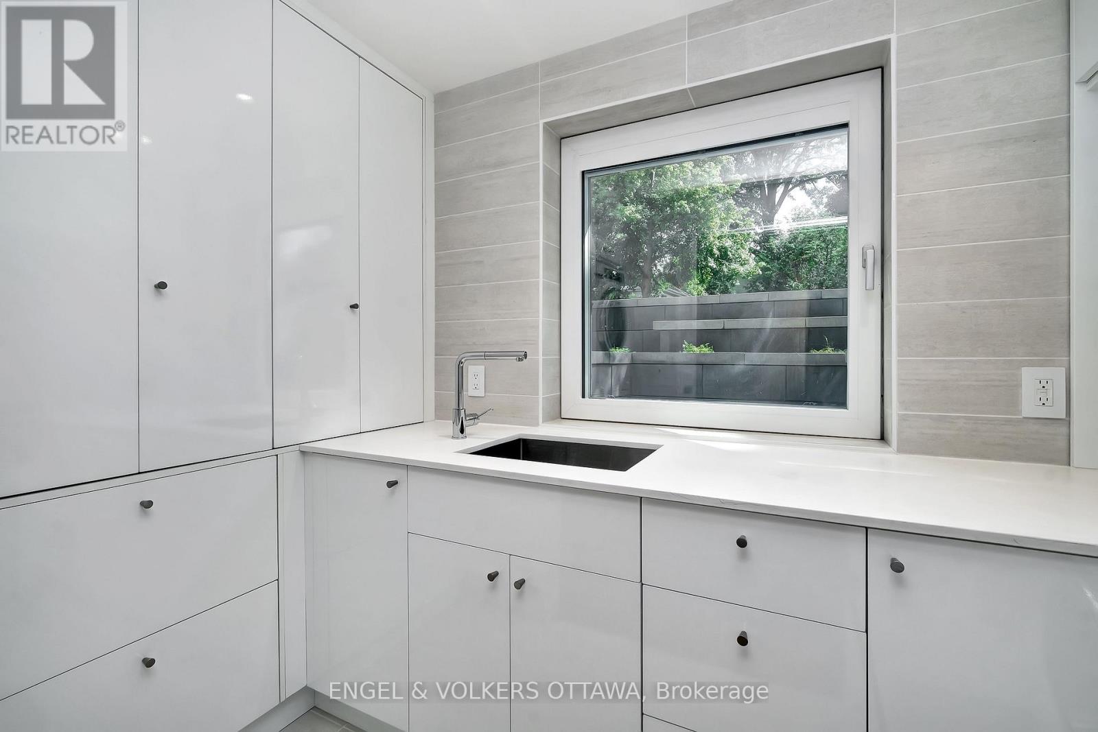 71 Clearview Avenue, Ottawa, Ontario  K1Y 2K7 - Photo 16 - X12576084