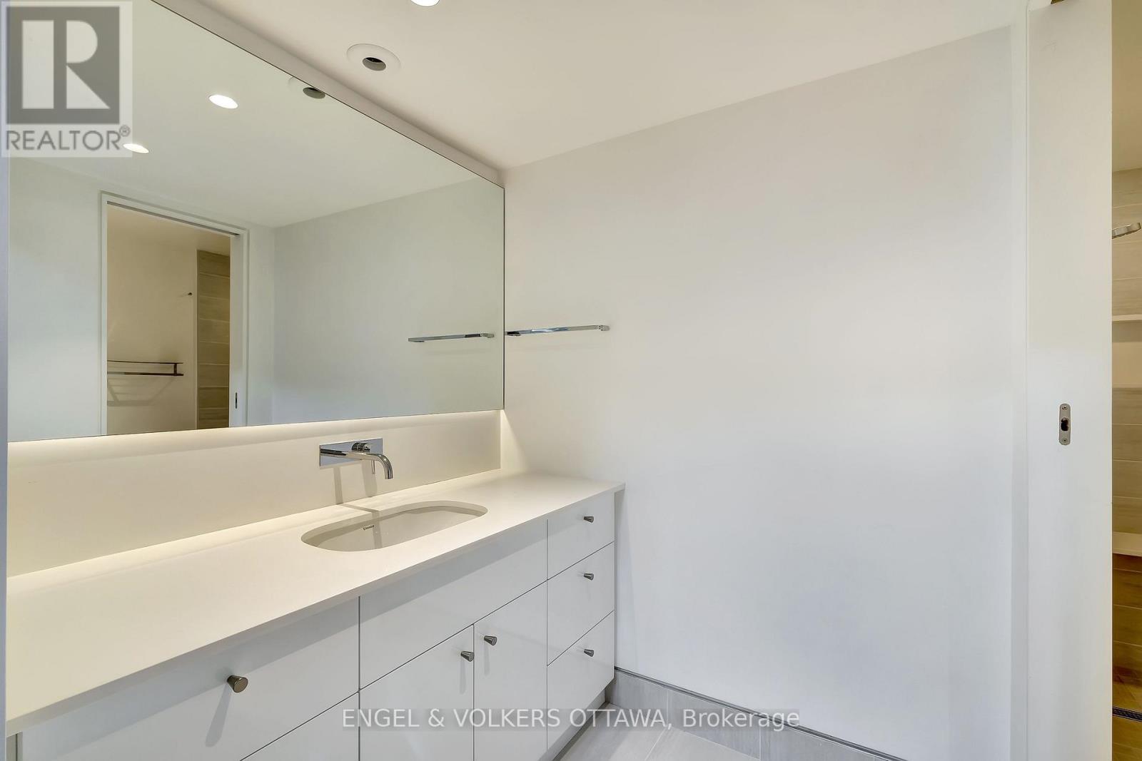 71 Clearview Avenue, Ottawa, Ontario  K1Y 2K7 - Photo 17 - X12576084