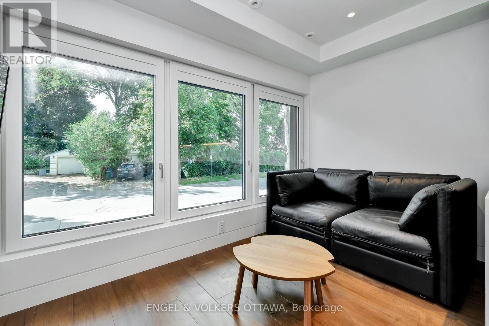 71 Clearview Avenue, Ottawa, Ontario  K1Y 2K7 - Photo 3 - X12576084