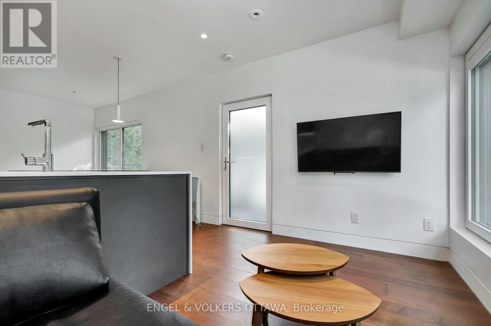 71 Clearview Avenue, Ottawa, Ontario  K1Y 2K7 - Photo 5 - X12576084