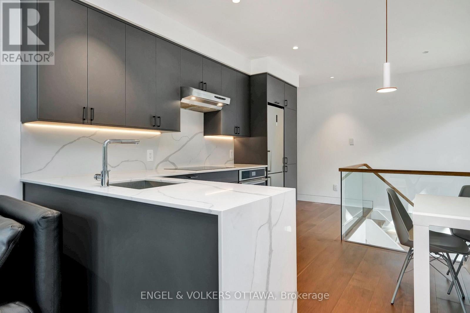 71 Clearview Avenue, Ottawa, Ontario  K1Y 2K7 - Photo 6 - X12576084