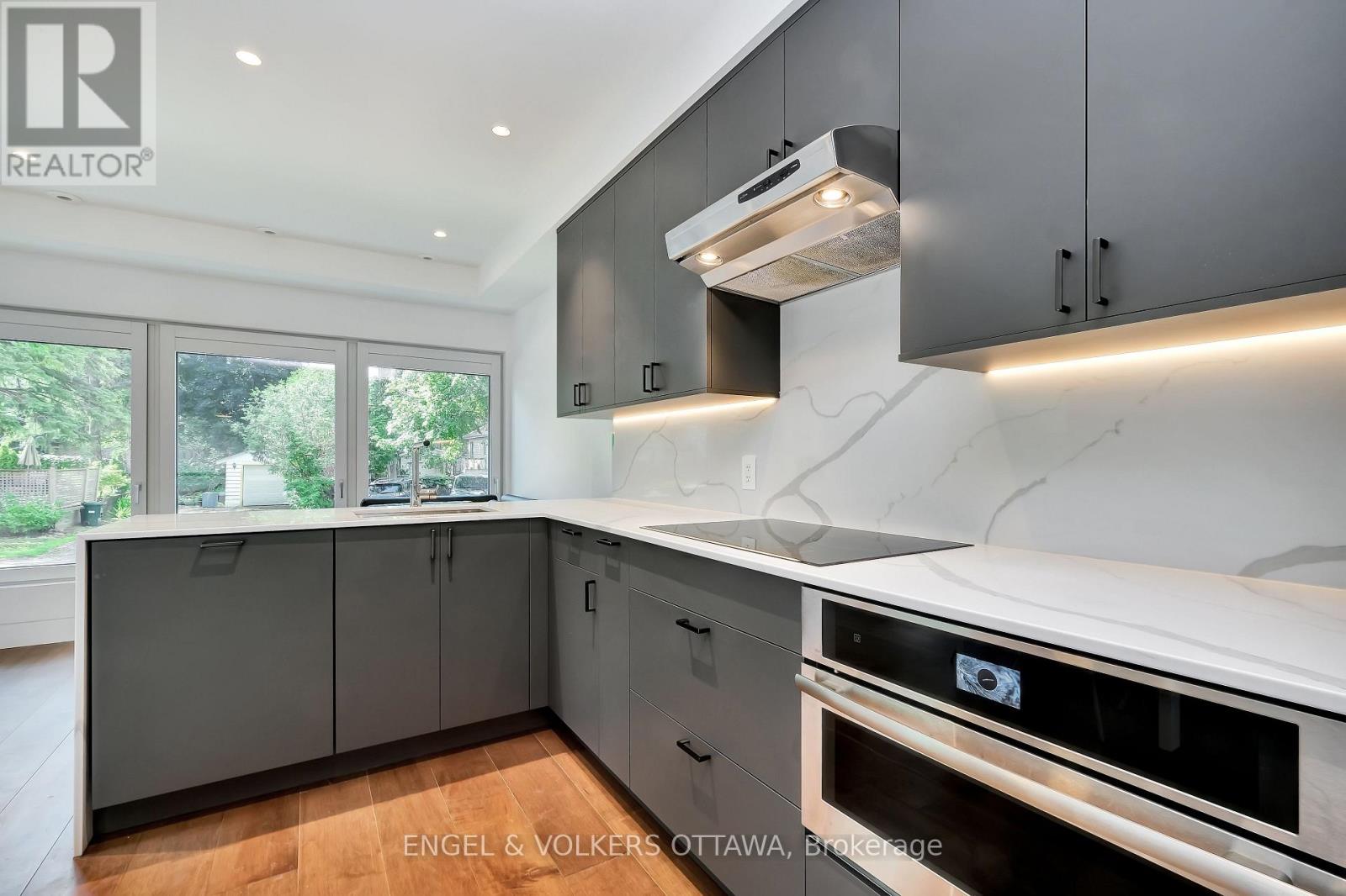 71 Clearview Avenue, Ottawa, Ontario  K1Y 2K7 - Photo 8 - X12576084