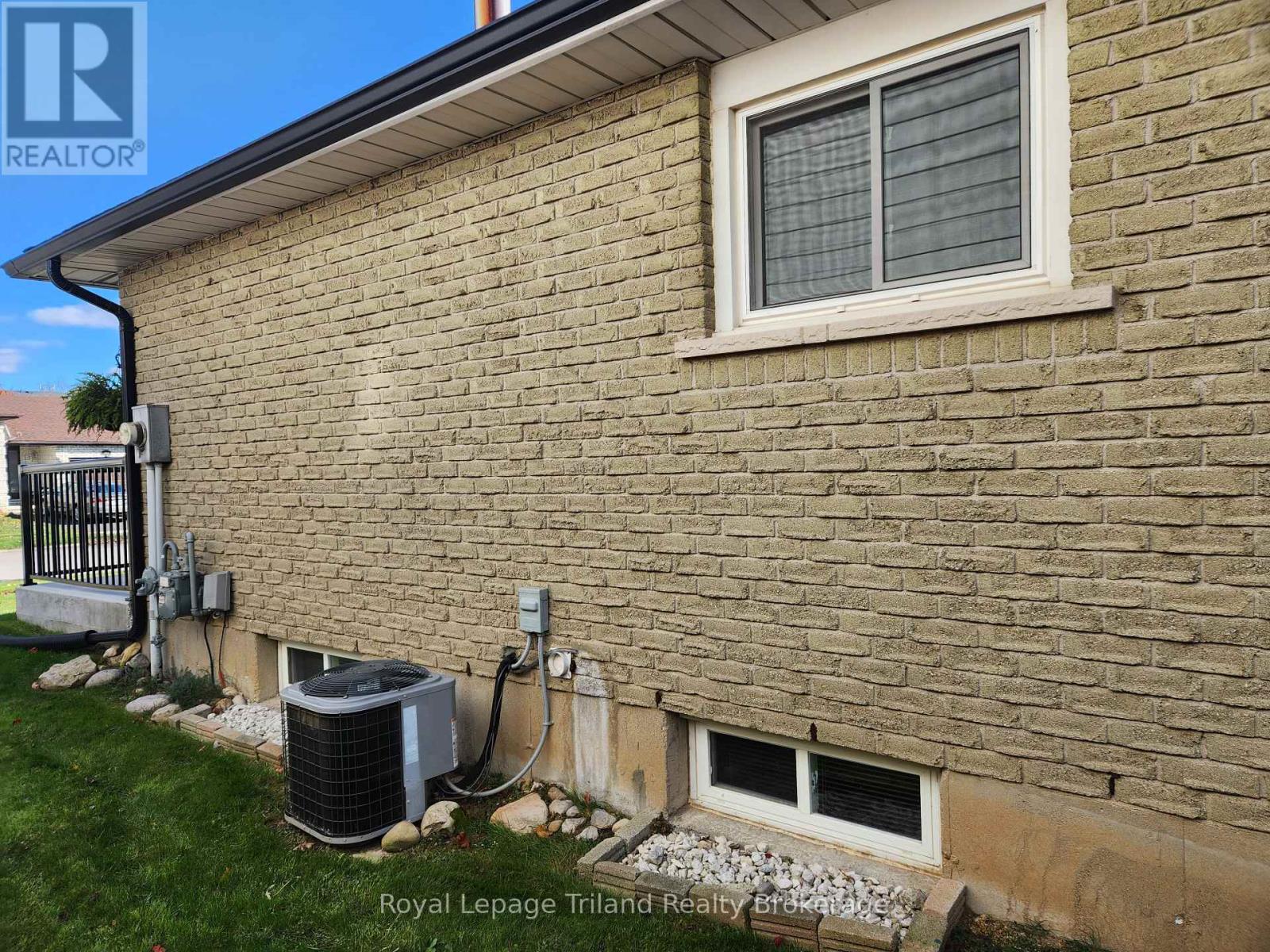 183 Diefenbaker Drive, Woodstock (Woodstock - North), Ontario  N4S 8K1 - Photo 10 - X12576130