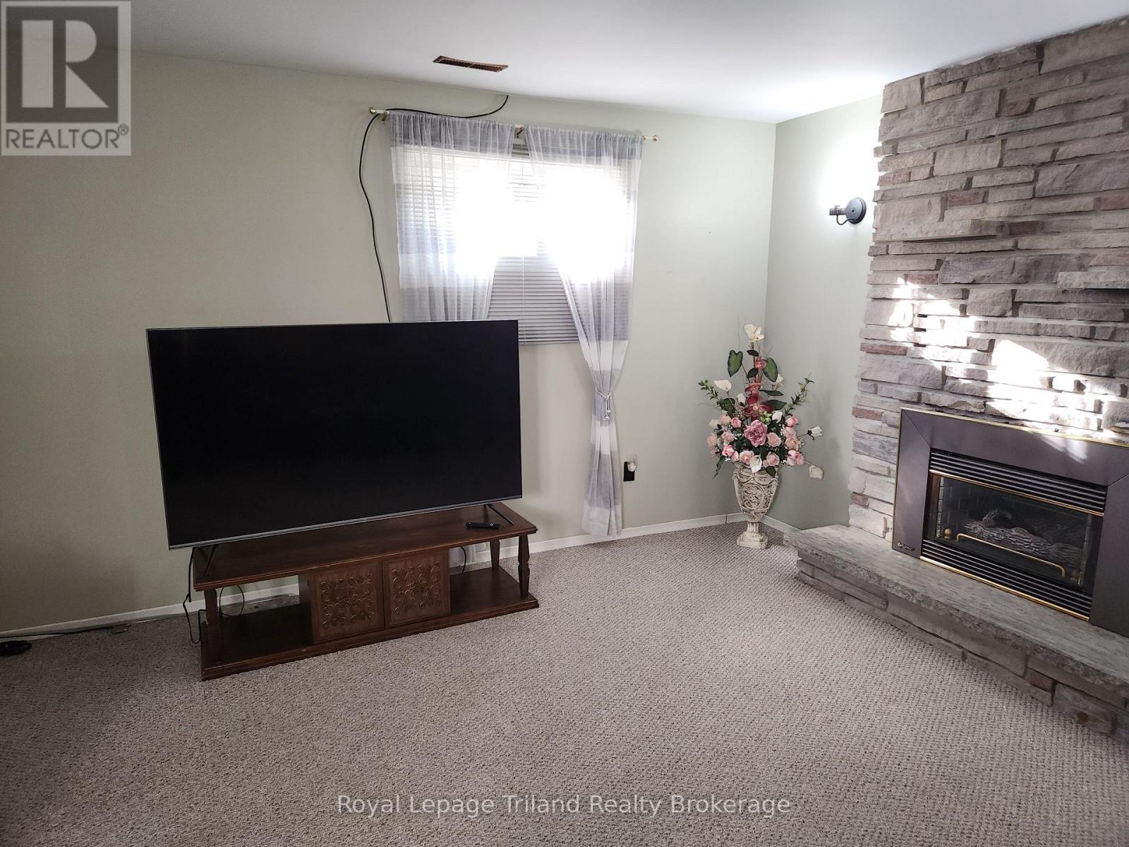 183 Diefenbaker Drive, Woodstock (Woodstock - North), Ontario  N4S 8K1 - Photo 34 - X12576130