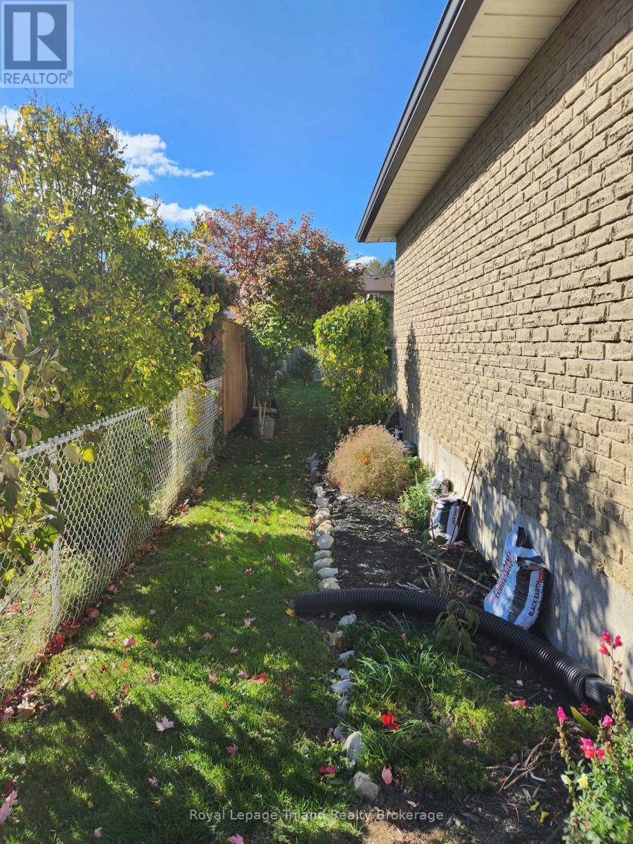 183 Diefenbaker Drive, Woodstock (Woodstock - North), Ontario  N4S 8K1 - Photo 5 - X12576130