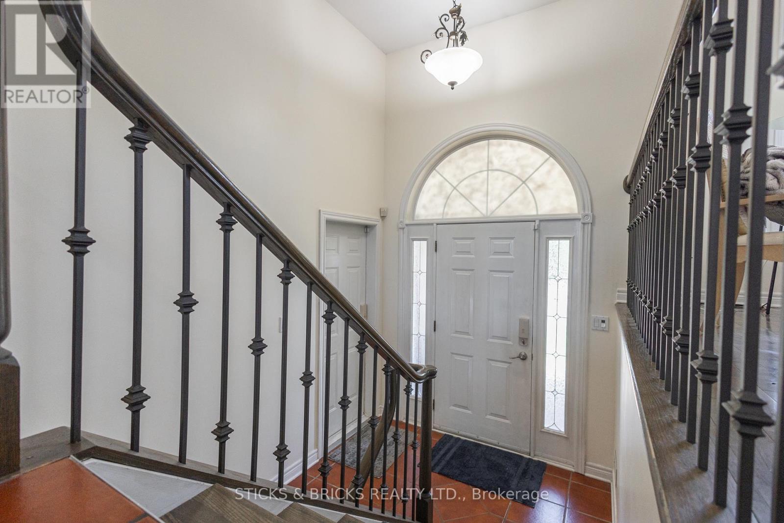 8207 Beaver Glen Drive, Niagara Falls, Ontario  L2H 3K5 - Photo 5 - X12576102