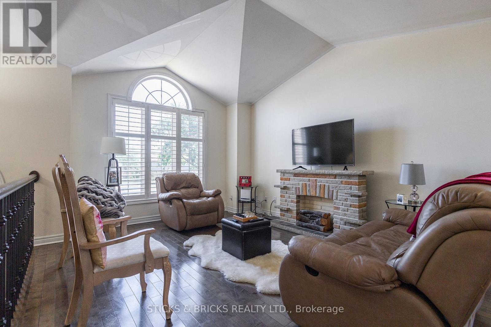 8207 Beaver Glen Drive, Niagara Falls, Ontario  L2H 3K5 - Photo 6 - X12576102