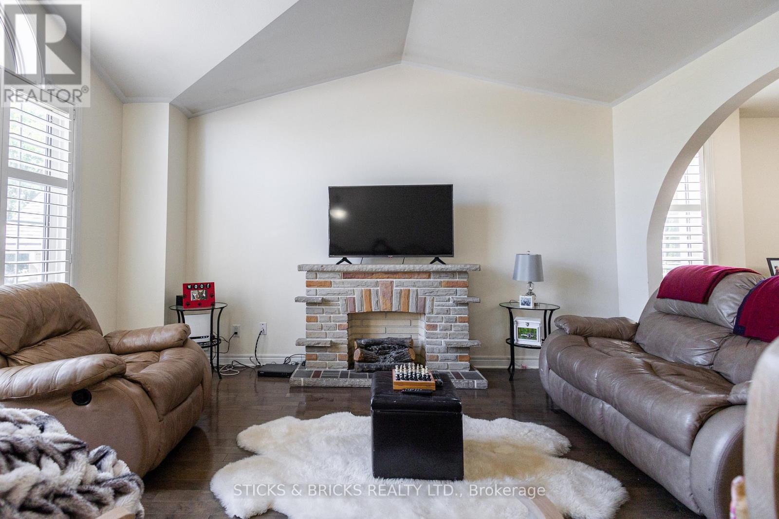 8207 Beaver Glen Drive, Niagara Falls, Ontario  L2H 3K5 - Photo 7 - X12576102