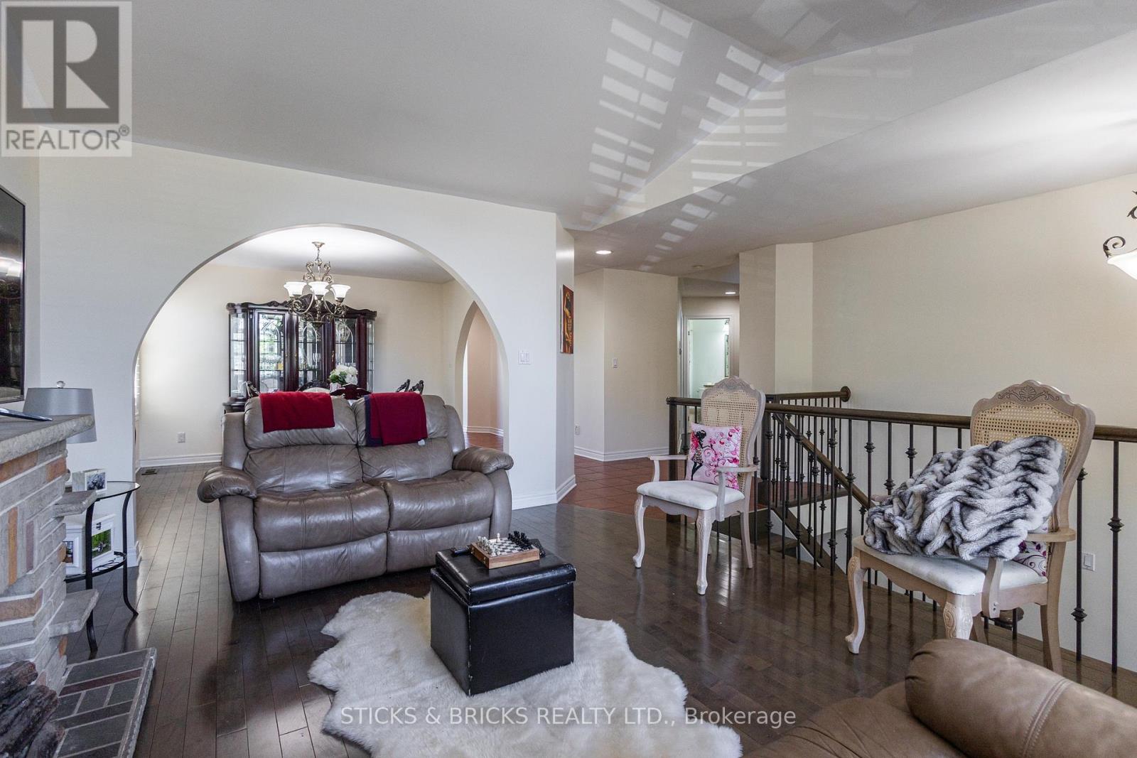 8207 Beaver Glen Drive, Niagara Falls, Ontario  L2H 3K5 - Photo 8 - X12576102