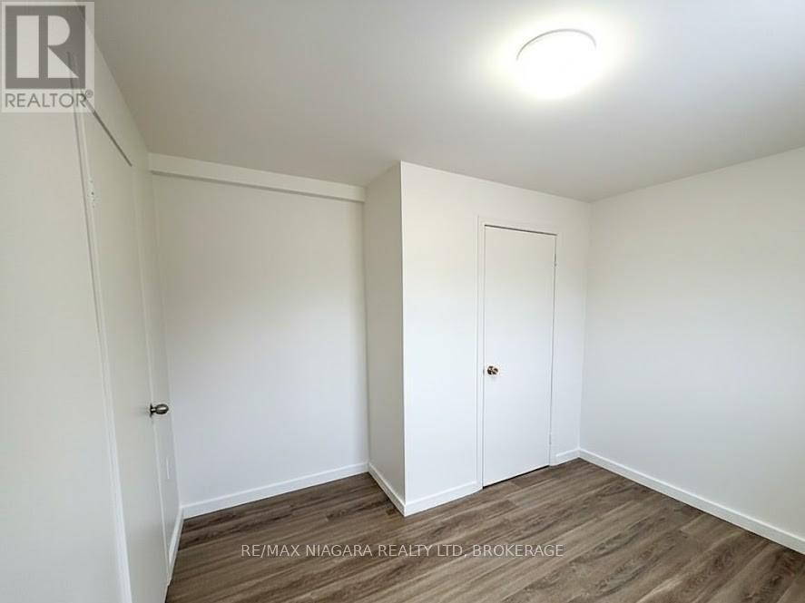 Upper - 6523 Frederica Street, Niagara Falls, Ontario  L2G 1C7 - Photo 3 - X12576196