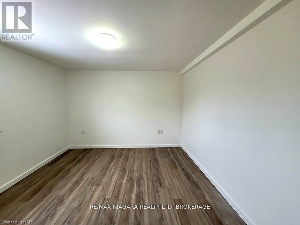 Upper - 6523 Frederica Street, Niagara Falls, Ontario  L2G 1C7 - Photo 6 - X12576196