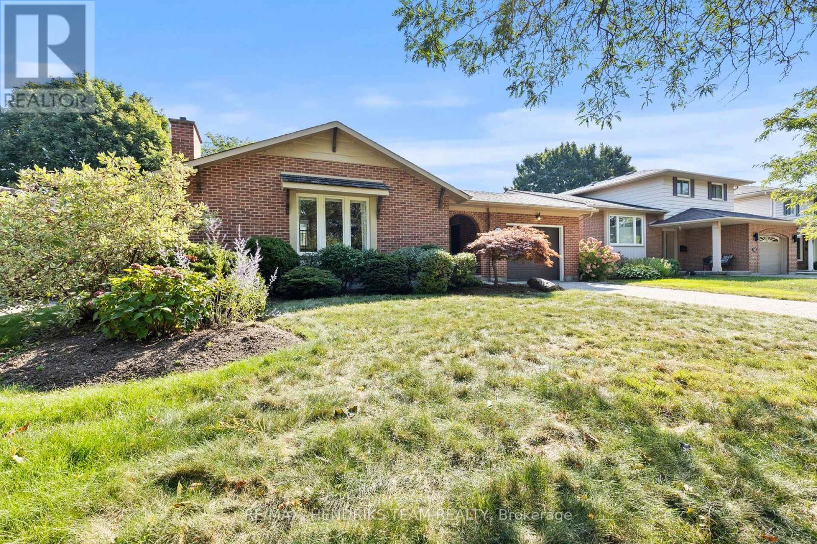 704 Vine Street, St. Catharines, Ontario  L2M 7L7 - Photo 3 - X12576264