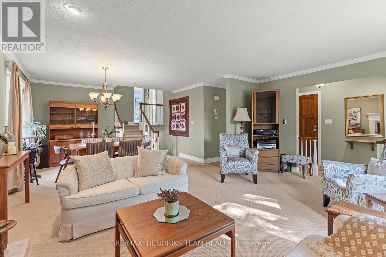 704 Vine Street, St. Catharines, Ontario  L2M 7L7 - Photo 9 - X12576264