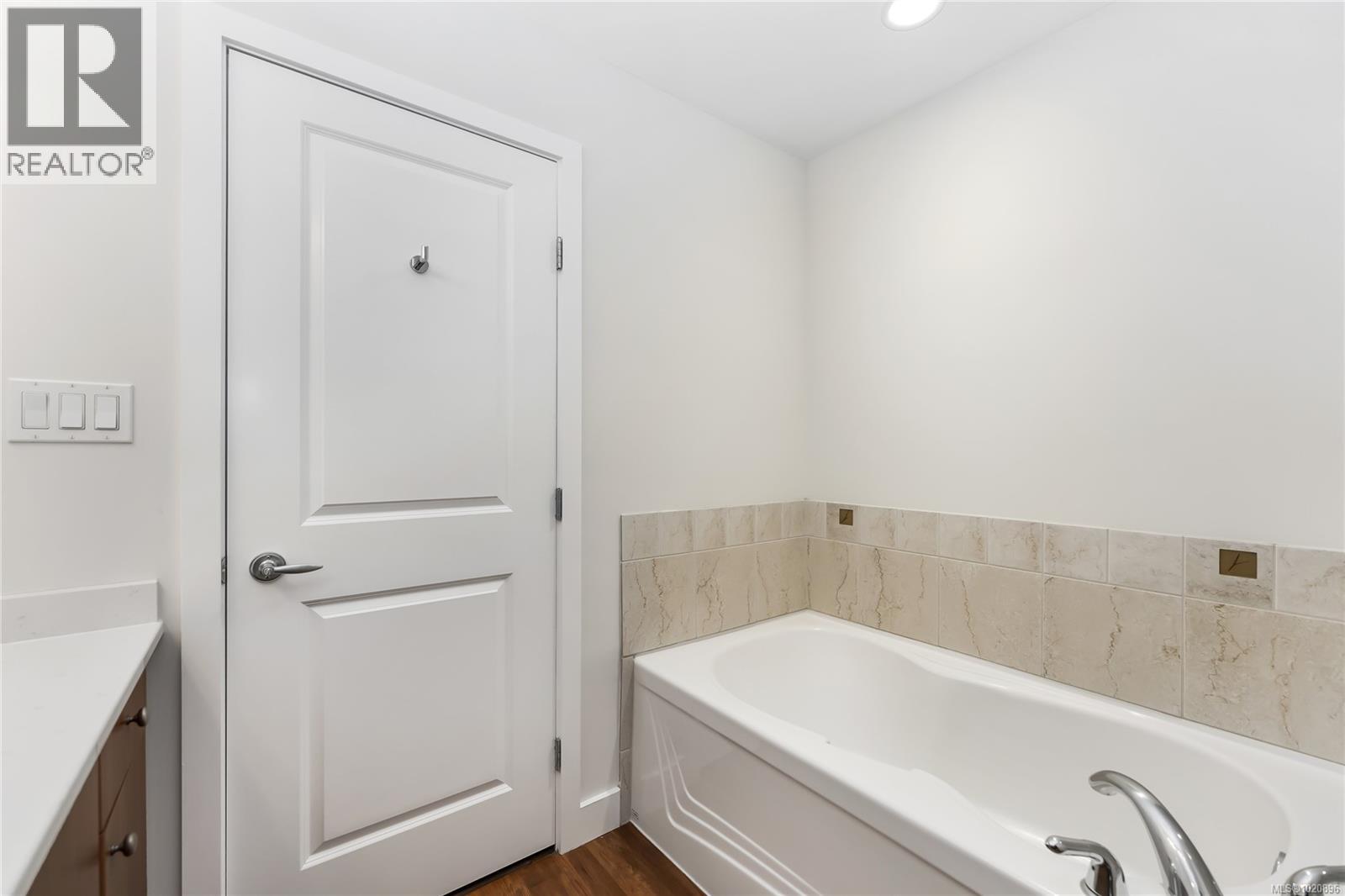 203d 1115 Craigflower Rd, Esquimalt, British Columbia V9A 7R1 - Photo 18 - 1020896