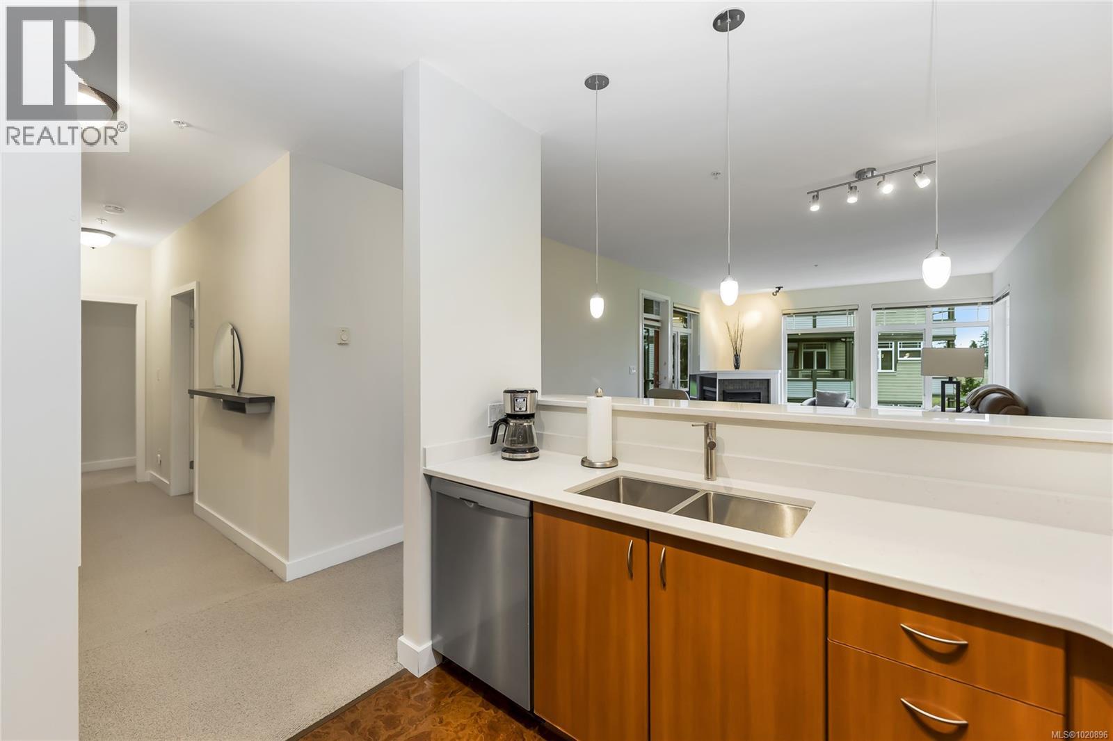 203d 1115 Craigflower Rd, Esquimalt, British Columbia V9A 7R1 - Photo 4 - 1020896