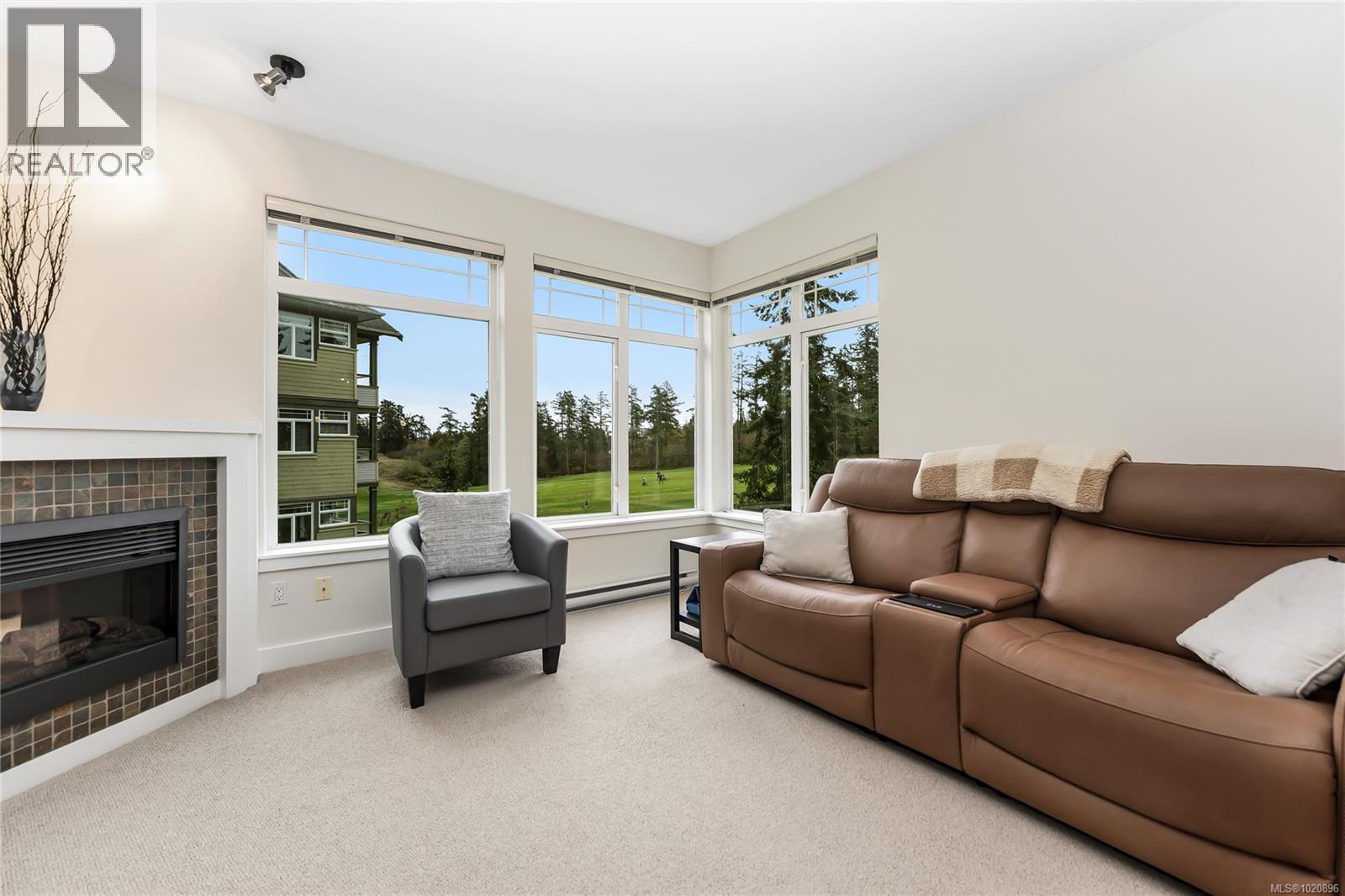 203d 1115 Craigflower Rd, Esquimalt, British Columbia V9A 7R1 - Photo 5 - 1020896