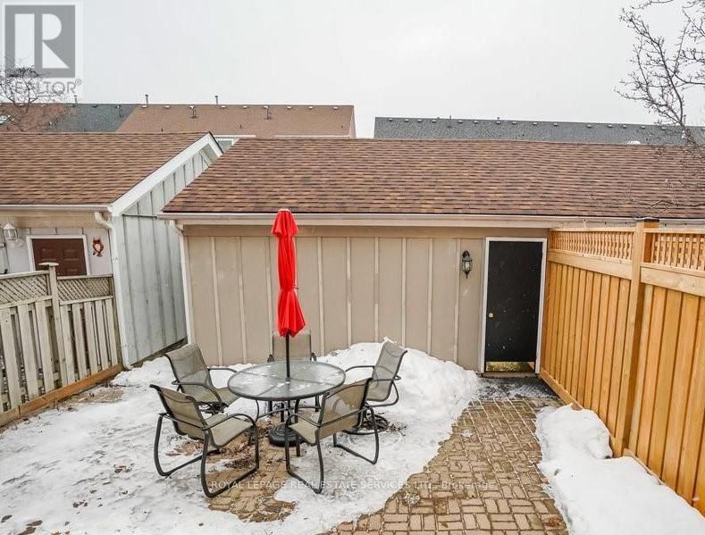 40 Chester Street, Oakville, Ontario  L6H 6G8 - Photo 19 - W12575968