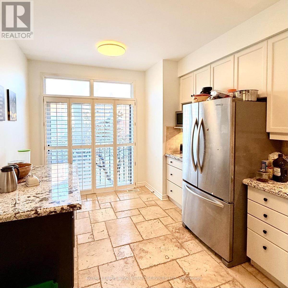 40 Chester Street, Oakville, Ontario  L6H 6G8 - Photo 7 - W12575968