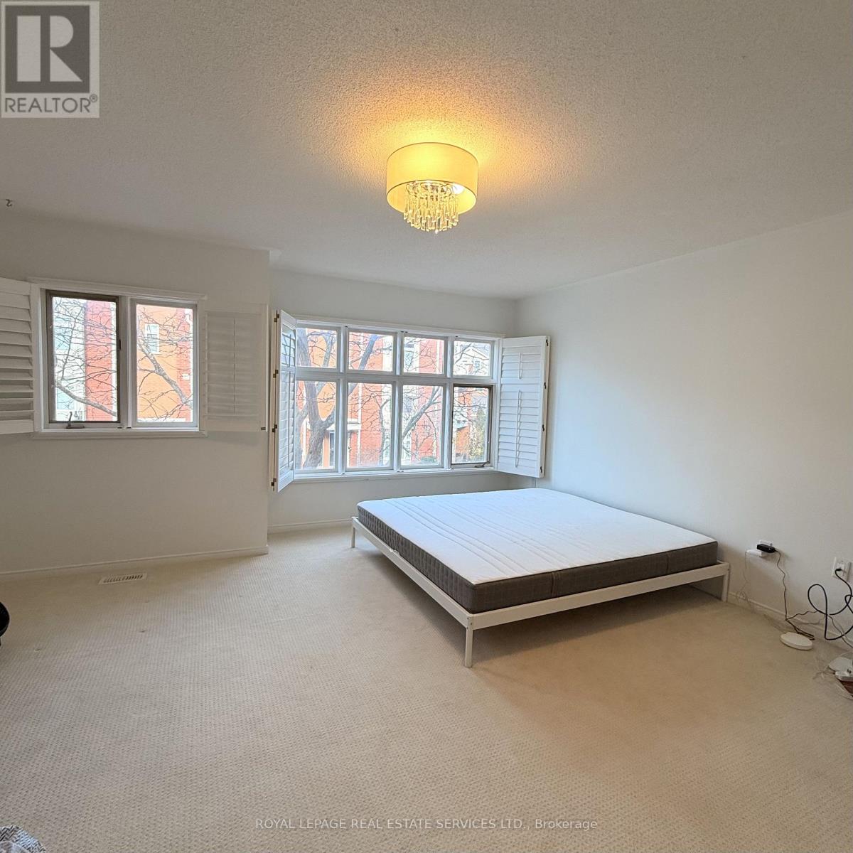 40 Chester Street, Oakville, Ontario  L6H 6G8 - Photo 9 - W12575968