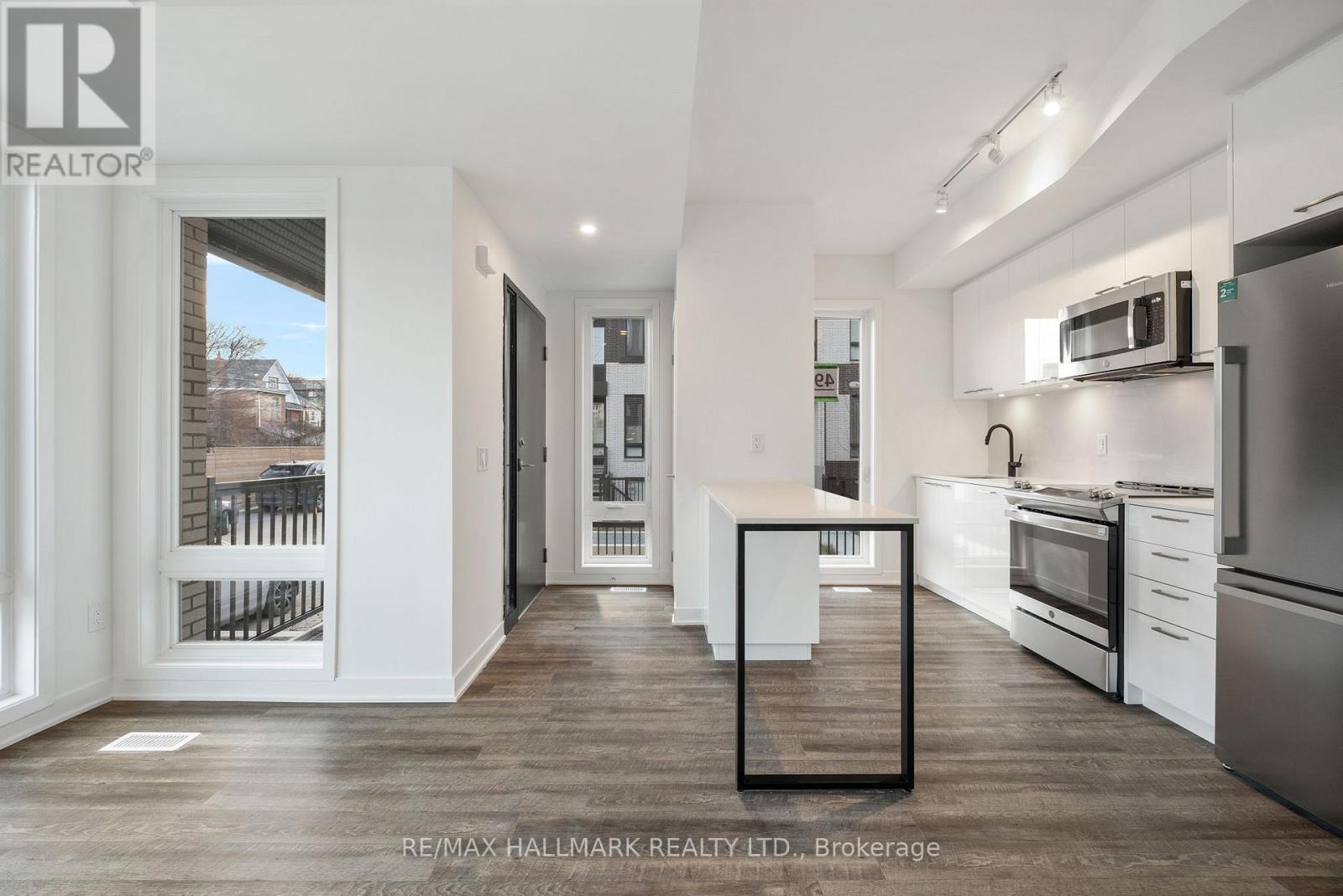 Th1 - 40 Ed Clark Gardens, Toronto, Ontario  M6N 0B5 - Photo 11 - W12575970