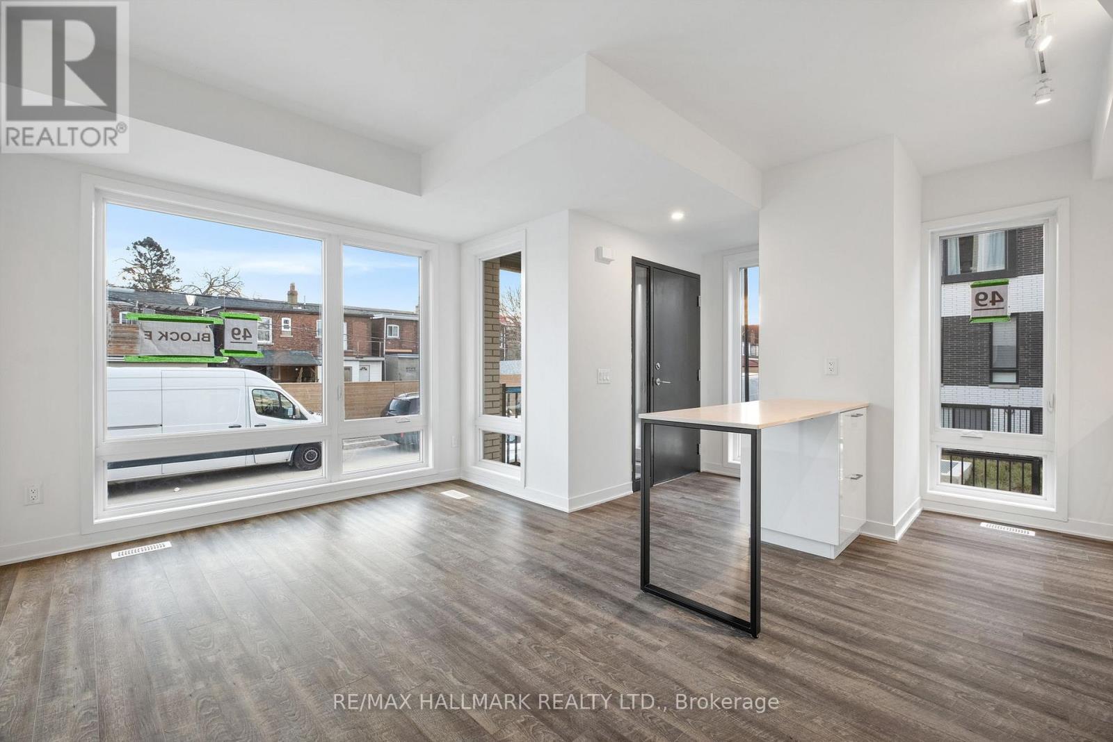 Th1 - 40 Ed Clark Gardens, Toronto, Ontario  M6N 0B5 - Photo 23 - W12575970